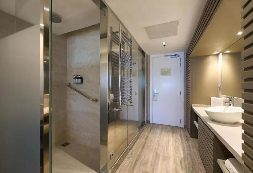 سوییت جونیور, Catalonia Square 4* Sup