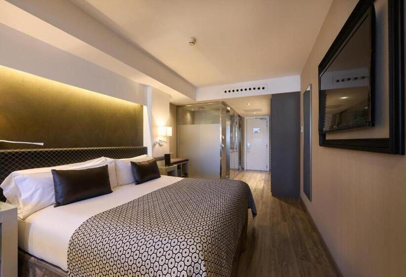 سوییت جونیور, Catalonia Square 4* Sup