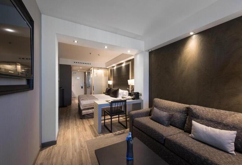 سوییت جونیور, Catalonia Square 4* Sup