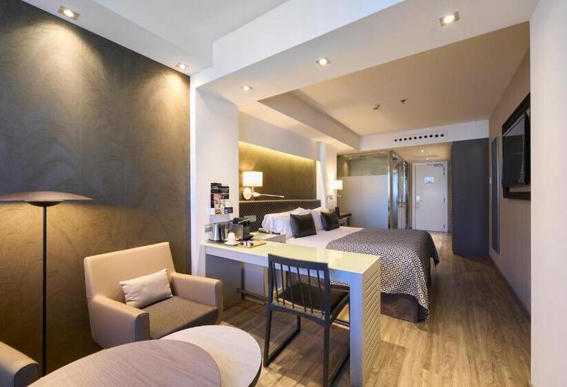 سوییت جونیور, Catalonia Square 4* Sup