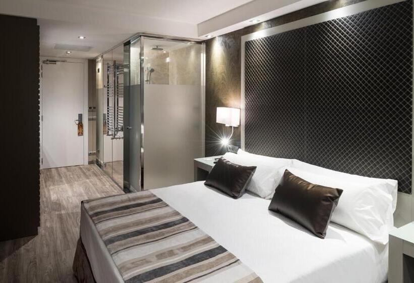 سوئیت جونیور با تراس, Catalonia Square 4* Sup