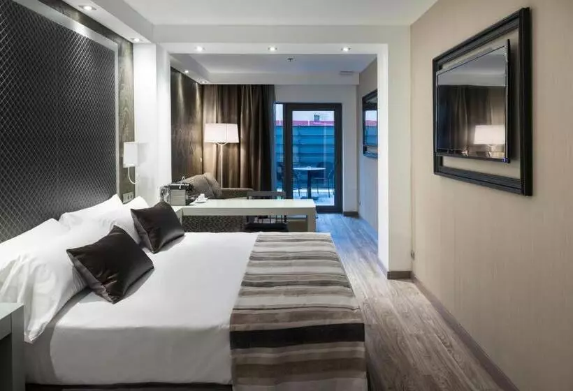 سوئیت جونیور با تراس, Catalonia Square 4* Sup