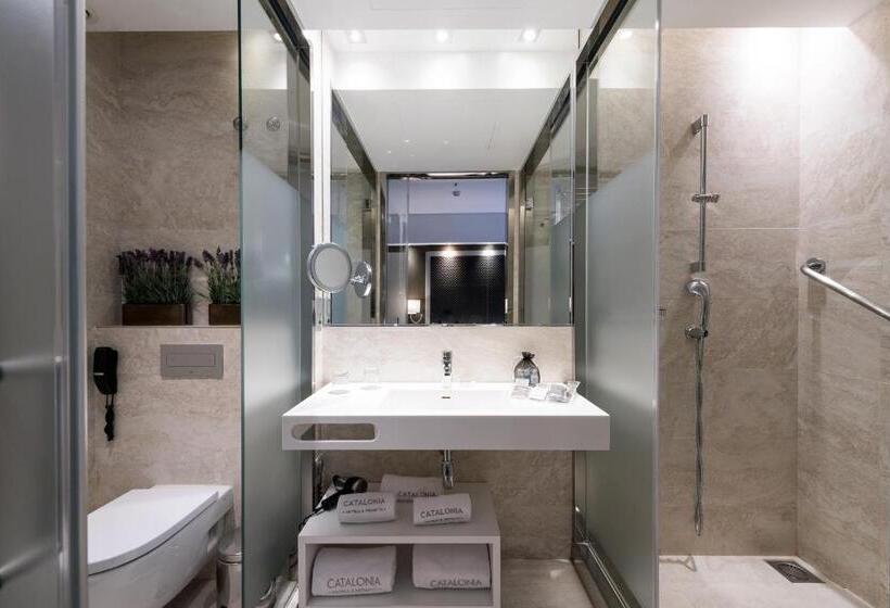 سوئیت جونیور با استخر, Catalonia Square 4* Sup