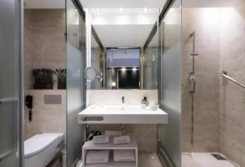 سوئیت جونیور با استخر, Catalonia Square 4* Sup