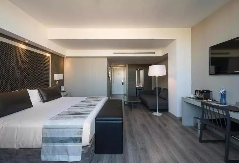 سوئیت جونیور با استخر, Catalonia Square 4* Sup