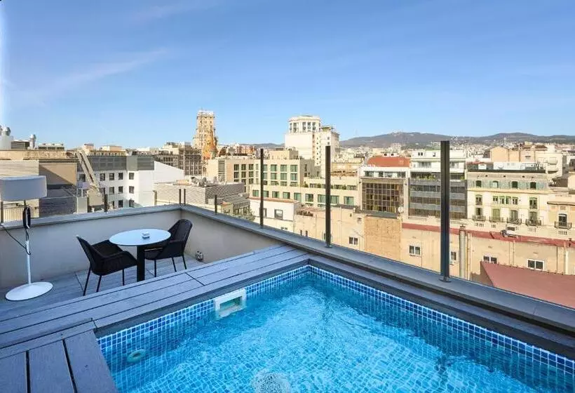 سوئیت جونیور با استخر, Catalonia Square 4* Sup