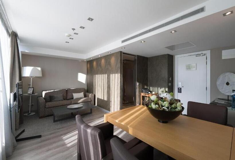 سوییت با استخر, Catalonia Square 4* Sup