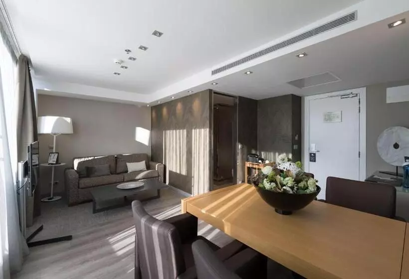 سوییت با استخر, Catalonia Square 4* Sup