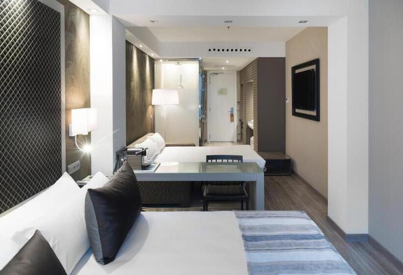 اتاق استاندارد سه نفره, Catalonia Square 4* Sup