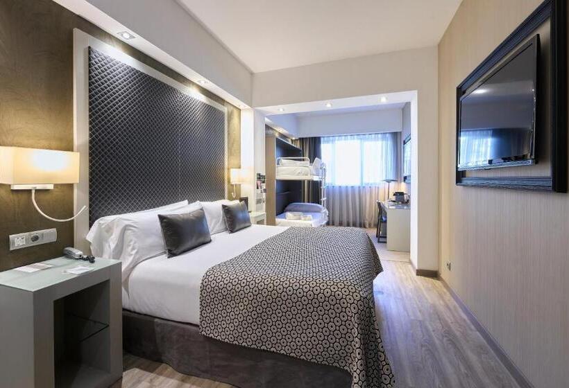 سوئیت جونیور خانوادگی, Catalonia Square 4* Sup