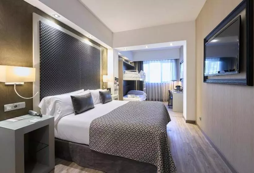 سوئیت جونیور خانوادگی, Catalonia Square 4* Sup