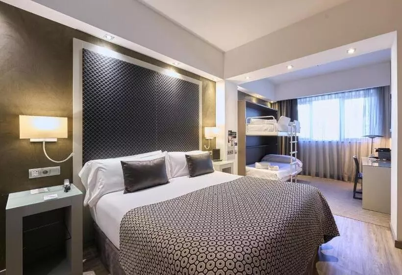 سوئیت جونیور خانوادگی, Catalonia Square 4* Sup