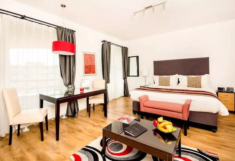 デラックススタジオ, Escala Hotel & Suites