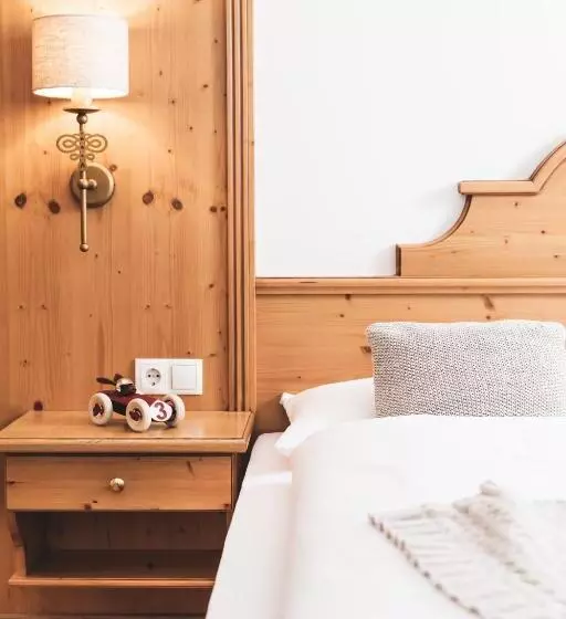 ファミリーステューディオ, Alpines Gourmet Hotel Montanara