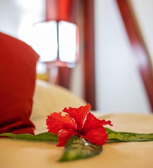 بنجلو قياسى مطلّ علي الحديقة, Namuwoki Lodge