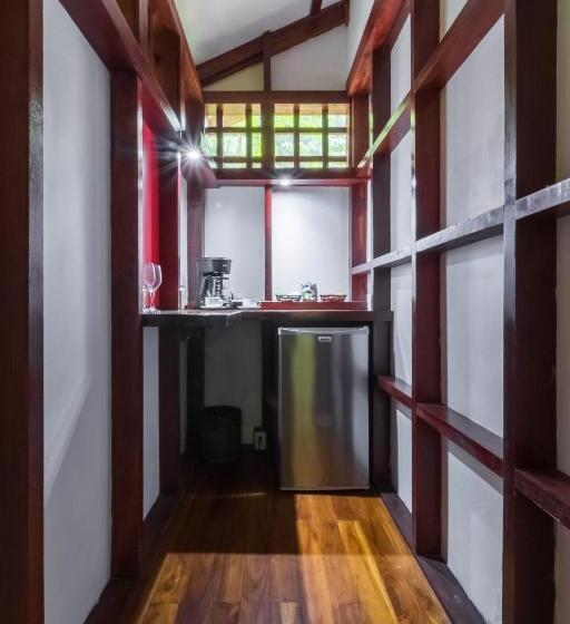 بانگلوی سوپریور, Namuwoki Lodge