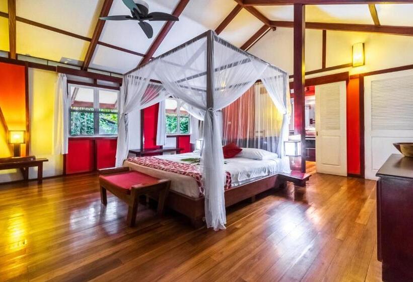 بانگلوی سوپریور, Namuwoki Lodge