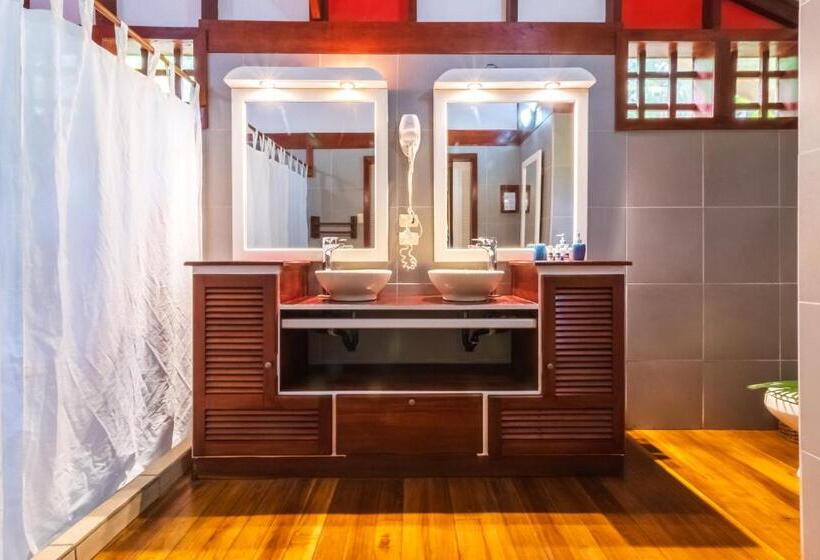 بانگلوی سوپریور, Namuwoki Lodge