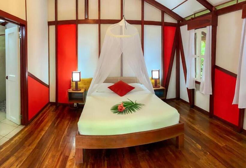 بانگلوی استاندارد, Namuwoki Lodge