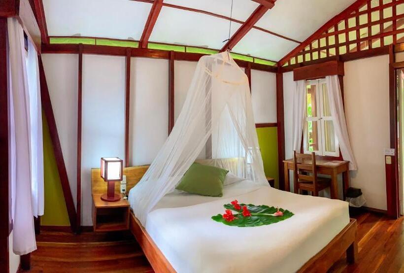 بانگلوی استاندارد, Namuwoki Lodge