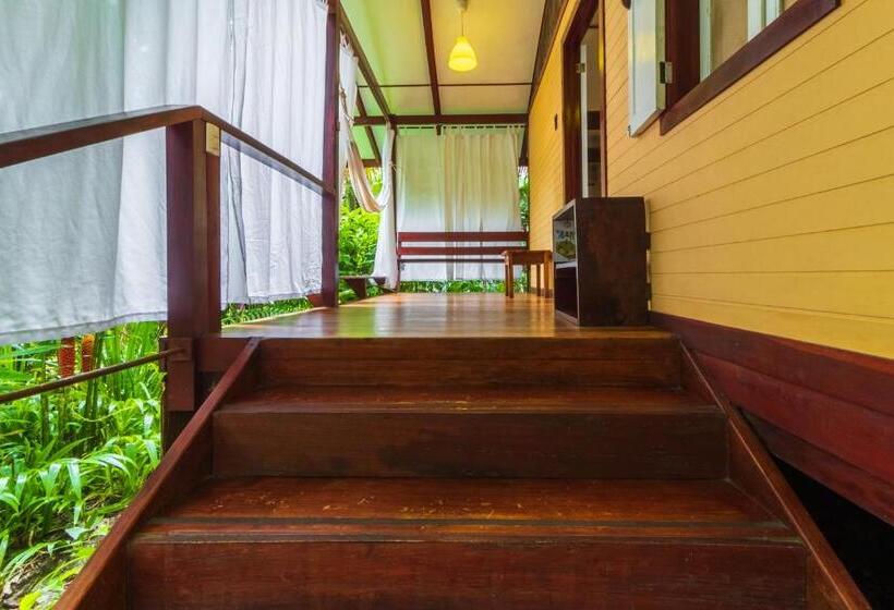 بانگلوی استاندارد, Namuwoki Lodge