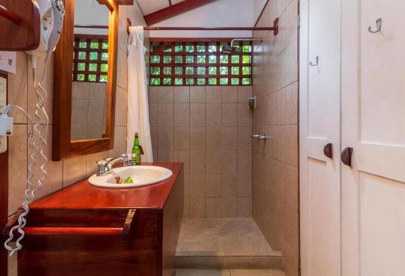 بنجلو قياسى, Namuwoki Lodge