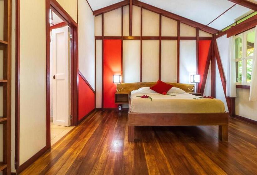 بانگلوی استاندارد, Namuwoki Lodge