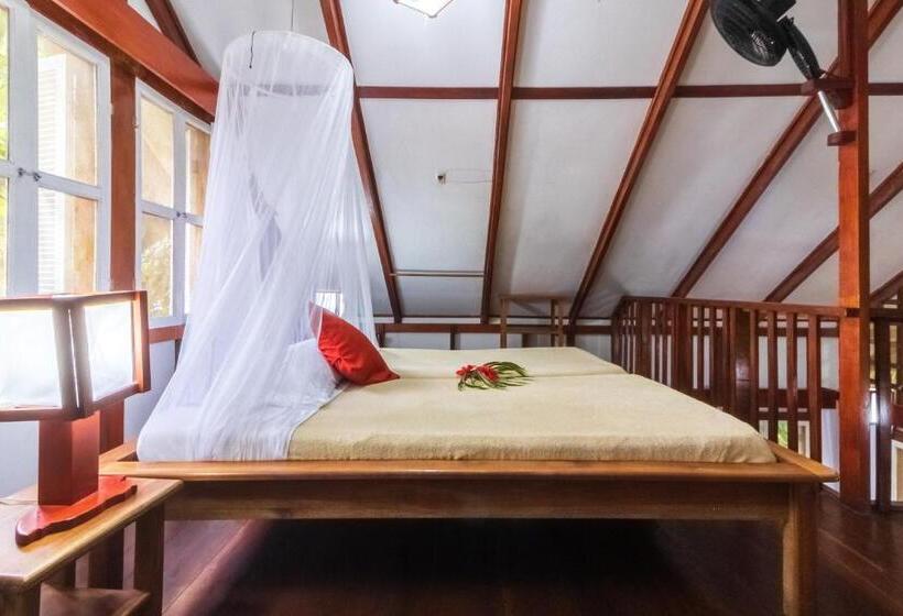 بنگله خانوادگی, Namuwoki Lodge