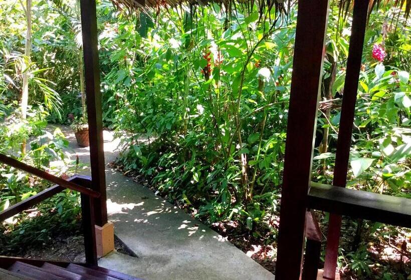 بنگله خانوادگی, Namuwoki Lodge