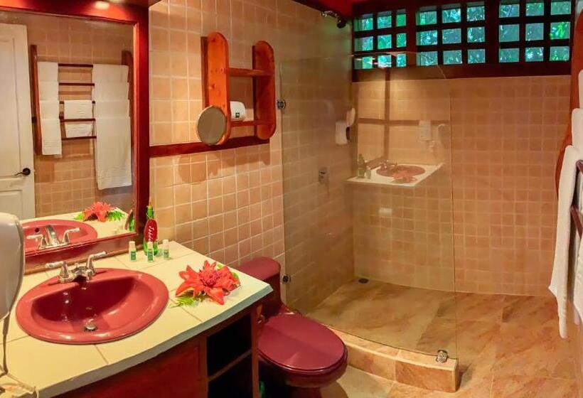 بنگله خانوادگی, Namuwoki Lodge