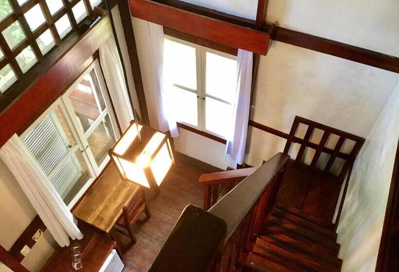 بنگله خانوادگی, Namuwoki Lodge