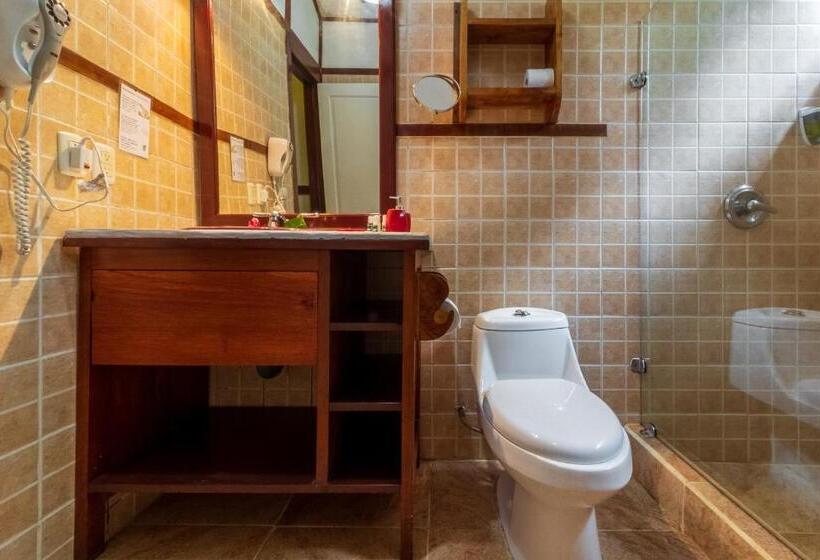 سوییت جونیور, Namuwoki Lodge