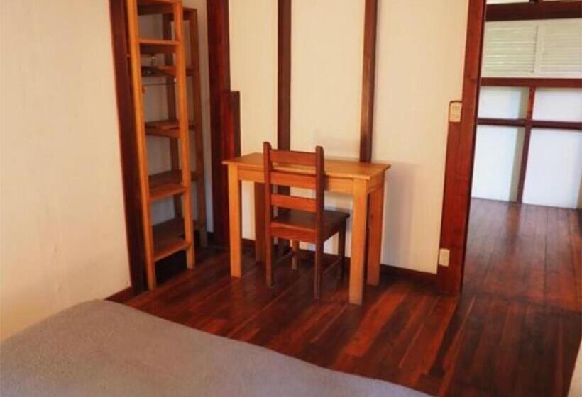 اتاق خانوادگی, Namuwoki Lodge