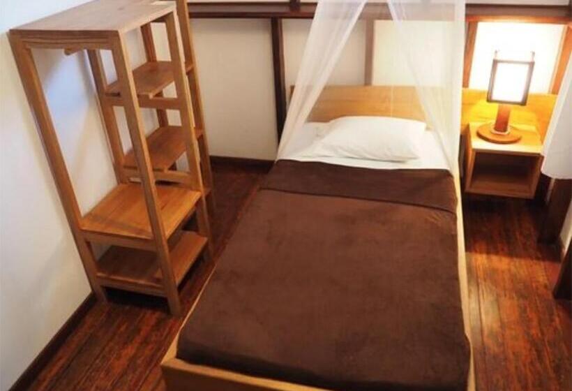 اتاق خانوادگی, Namuwoki Lodge