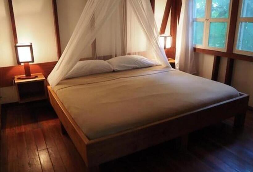 اتاق خانوادگی, Namuwoki Lodge