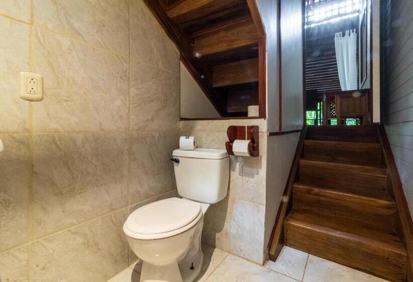 اتاق خانوادگی, Namuwoki Lodge