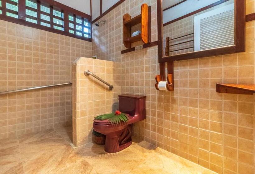 اتاق لوکس سه تخته, Namuwoki Lodge