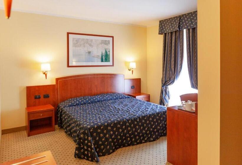 수피리어 룸, Olivo