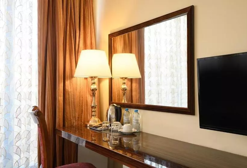 سوییت جونیور با بالکن, Royal Plaza By Stellar Hotels, Yerevan