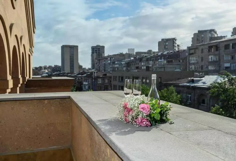 اتاق لوکس با بالکن, Royal Plaza By Stellar Hotels, Yerevan