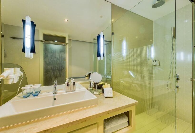 اتاق سوپریور با چشمانداز استخر, Sea Links Beach