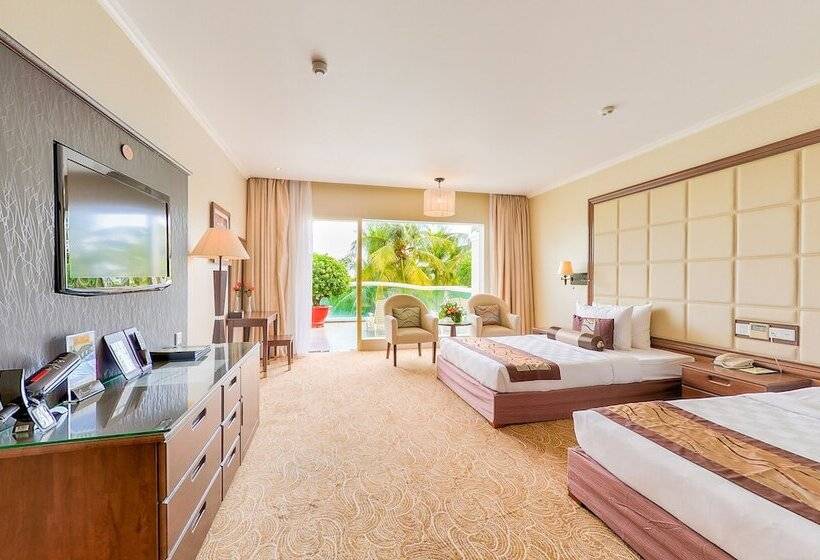 اتاق لوکس با چشمانداز استخر, Sea Links Beach