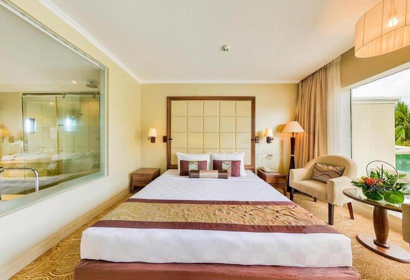 اتاق سوپریور با چشمانداز استخر, Sea Links Beach