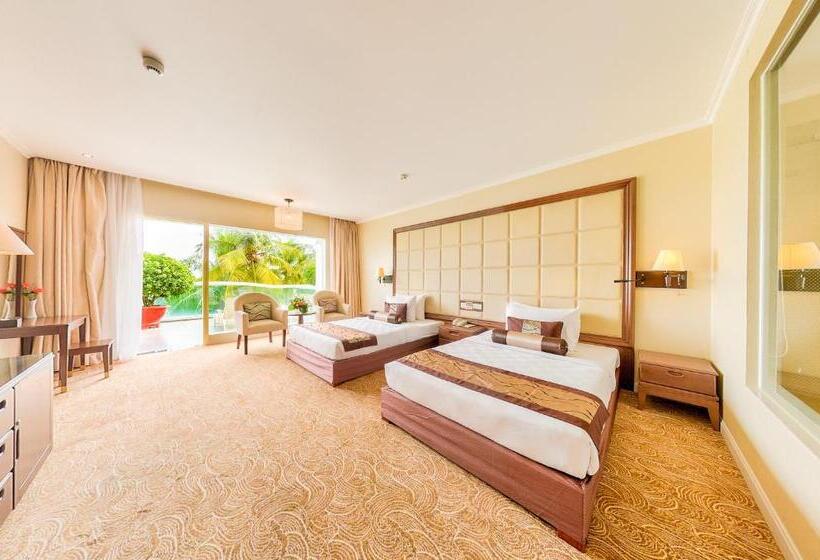 اتاق لوکس با چشمانداز استخر, Sea Links Beach