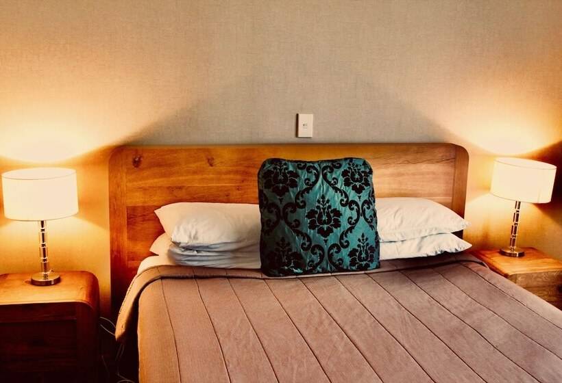 Студио Executive, The Nautilus