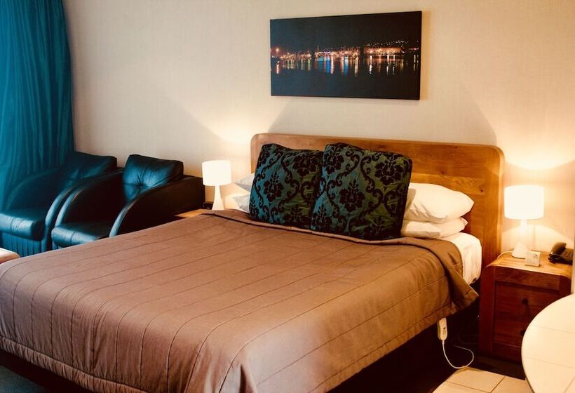 Студио Executive, The Nautilus