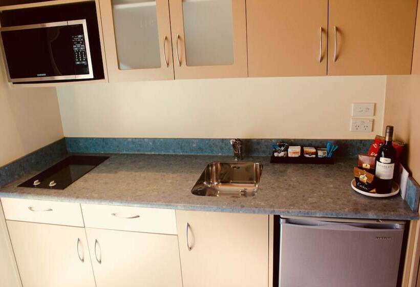 Студио Executive, The Nautilus