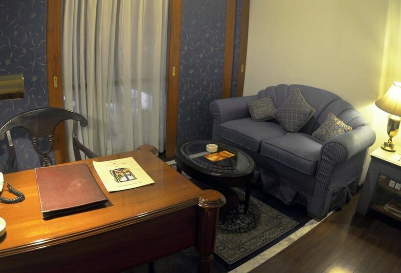 اتاق لوکس, Tuli International