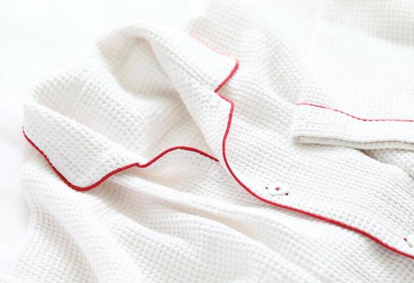 베이직 룸 더블 침대, Wing International Himeji