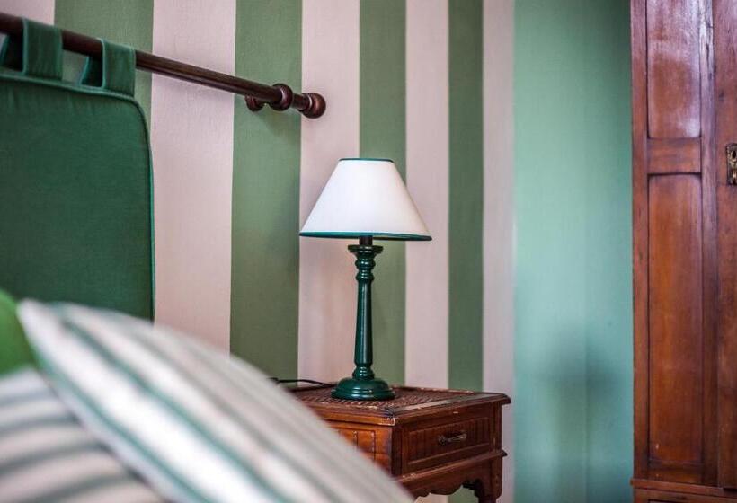 اتاق استاندارد, A Teatro